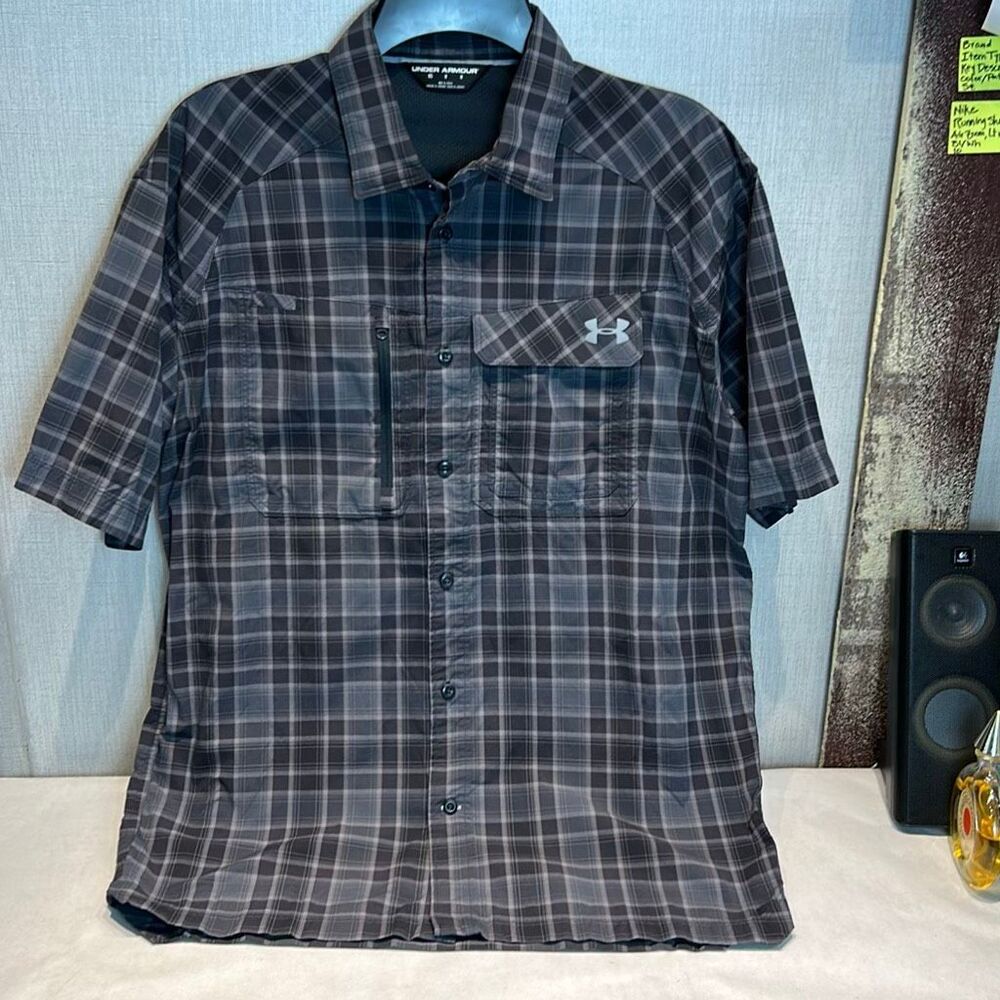 Under Armour Men’s Button Down Shirt UA Short Sleeve Sz M Black Gray Plaid